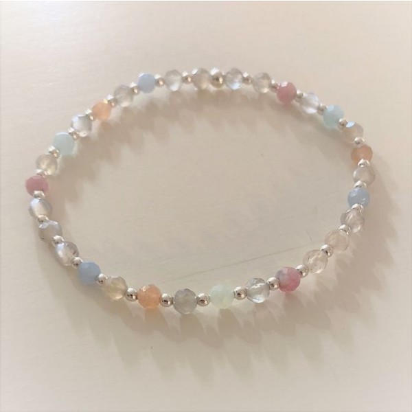 ZAPESTNICA S PRAVIMI KAMNI