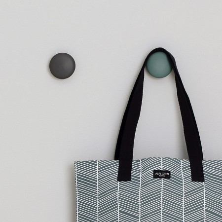 Izdelan iz porcelana fi 6cm - ASPEGREN.