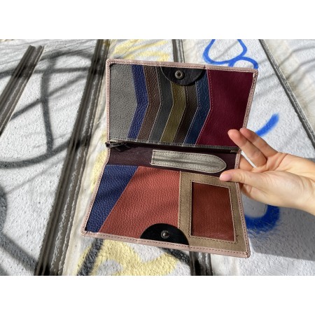 LAURIE WALLET